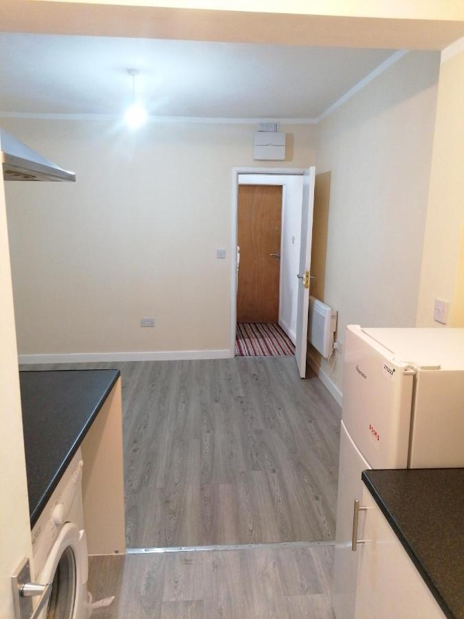 Self-Contained Studio Flat Bathrooms Kitchens Upgrade Locations To City Centre 15 Minutes Walking Distance Nottingham Universities Queen Hospitals City Hospitals المظهر الخارجي الصورة