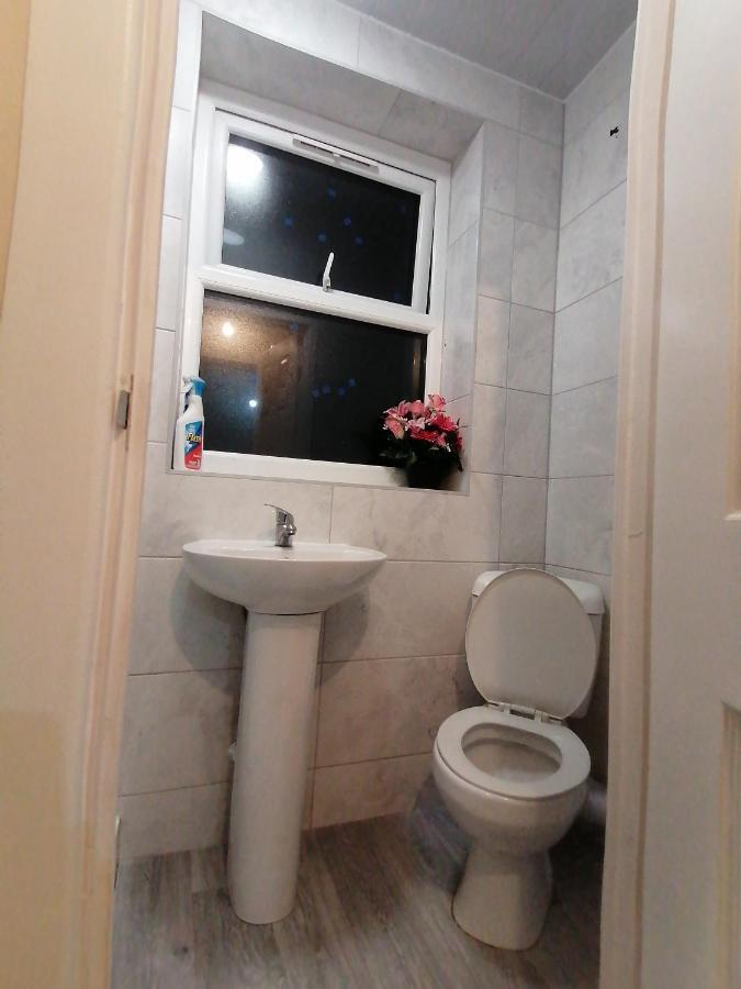 Self-Contained Studio Flat Bathrooms Kitchens Upgrade Locations To City Centre 15 Minutes Walking Distance Nottingham Universities Queen Hospitals City Hospitals المظهر الخارجي الصورة