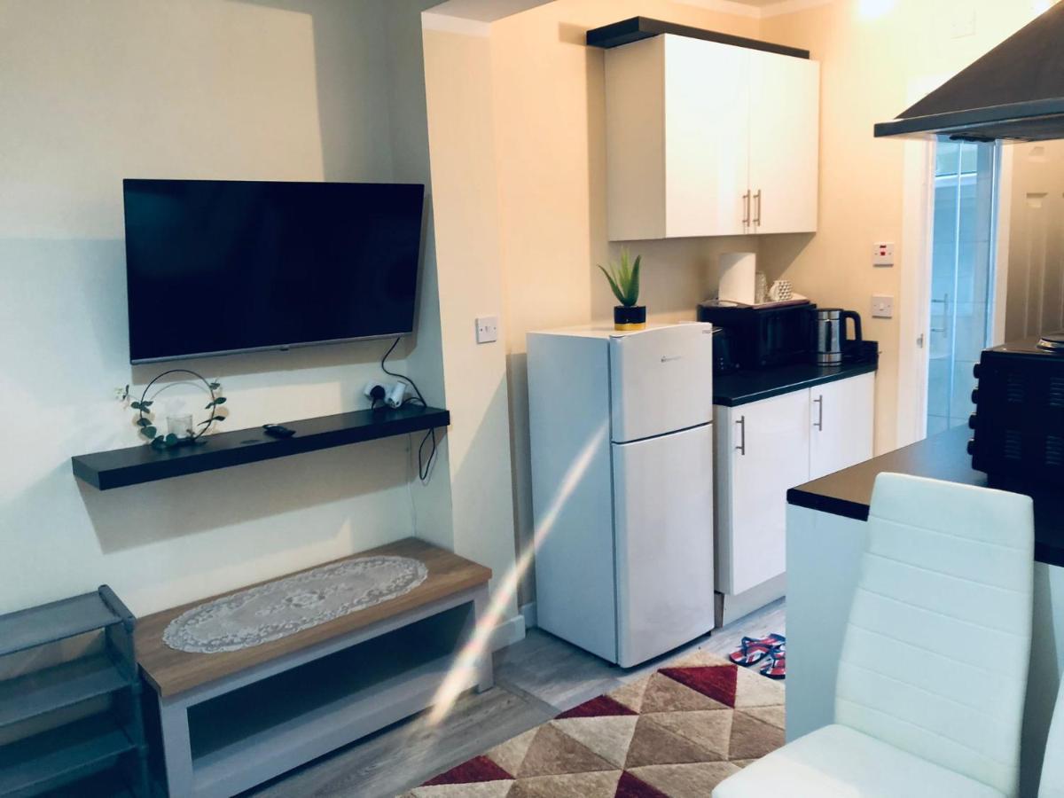 Self-Contained Studio Flat Bathrooms Kitchens Upgrade Locations To City Centre 15 Minutes Walking Distance Nottingham Universities Queen Hospitals City Hospitals المظهر الخارجي الصورة